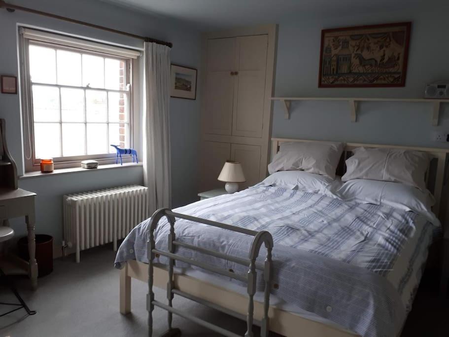 Апартаменты No. 27'S Self-Catering Flat For A Memorable Break. Бридпорт Экстерьер фото